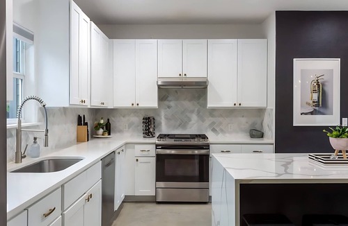 Govalle House | Downtown Austin Oasis w Pool & Hot Tub—Sleeps 18
