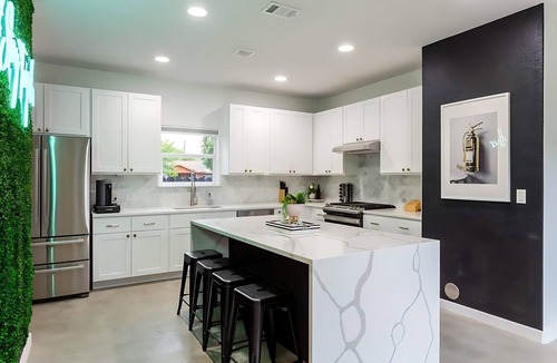 Govalle House | Downtown Austin Oasis w Pool & Hot Tub—Sleeps 18