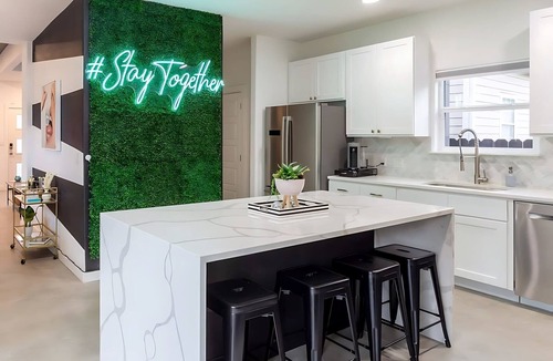 Govalle House | Downtown Austin Oasis w Pool & Hot Tub—Sleeps 18