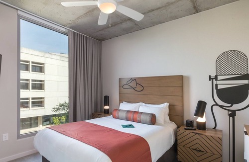 Market District Resort | Downtown Austin Resort 2bdr