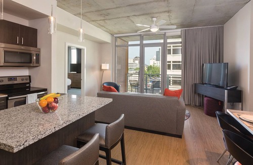 Market District Resort | Downtown Austin Resort 2bdr