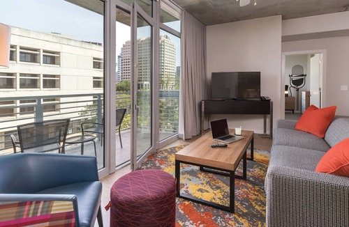 Market District Resort | Downtown Austin Resort 2bdr