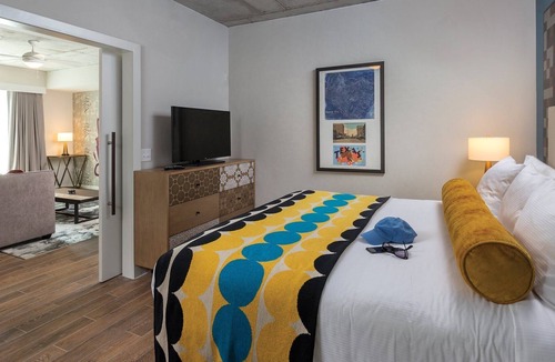 West End Resort | Downtown Austin Resort Studio Presidential