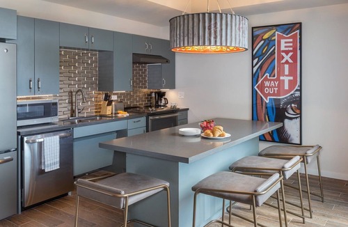 West End Resort | Downtown Austin Resort Studio Presidential