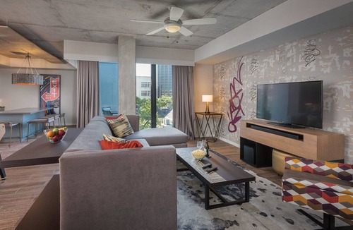 West End Resort | Downtown Austin Resort Studio Presidential