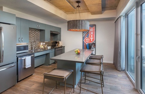 West End Resort | Downtown Austin Resort Studio Presidential