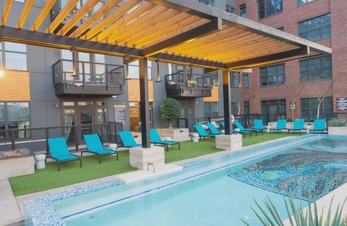 Deep Ellum Condo | Downtown, Balcony, Pool, Gym, Roof, Garage, King Sleeper Sofa, Twin Sleeper Sofa