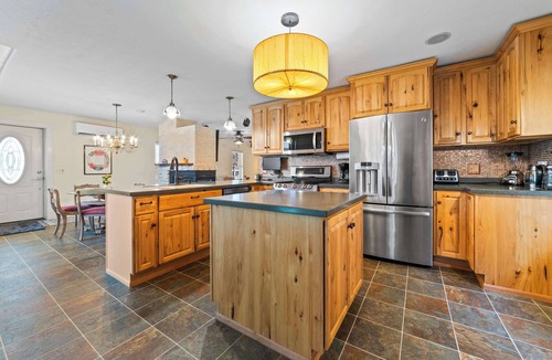 Bellaire Apartment | Downtown Bellaire Riverfront Loft w Deck