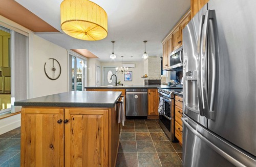 Bellaire Apartment | Downtown Bellaire Riverfront Loft w Deck