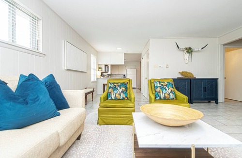 Benton House | Downtown Benton Bungalow: walk to dining + shops, one minute to interstate.