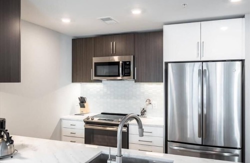 Woodmont Triangle Apartment | Downtown Bethesda | Pet-friendly| NIH Close by | by GLS
