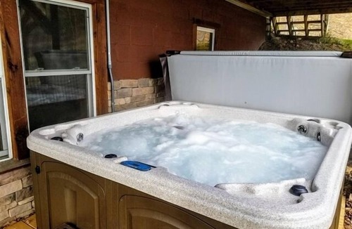 Lenoir Cabin | DOWNTOWN BLOWING ROCK(1.5mi) Three Bears Hot tub