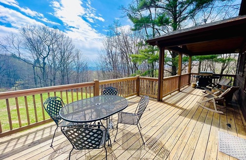 Lenoir Cabin | DOWNTOWN BLOWING ROCK(1.5mi) Three Bears Hot tub