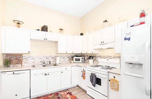 New Bern House | Downtown Blue Manor 2