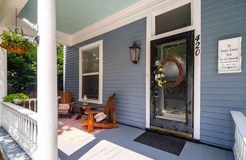 New Bern House | Downtown Blue Manor 2