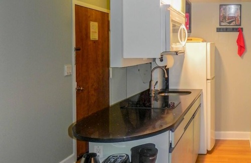 Stamford Apartment | Downtown "Blue Nest" Apartment