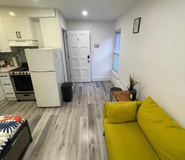 Wellington Place Apartment | DOWNTOWN-BMO Field Stay-Next to Transit-Restaurants-Union Station
