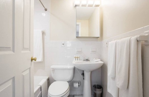 Boston Financial District Apartment | Downtown Boston - close to everything - Laundry in Building, Keyless Entry