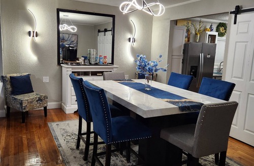 Southside House | Downtown Bound/Riverwalk 5mi/Alamo 5mi/Missions/AF BMT/Pearl/Trails