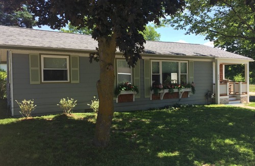 Boyne City House | Downtown Boyne City. Great Backyard !