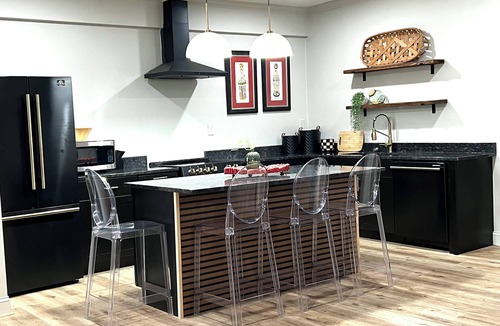 Rome Apartment | Downtown Brick-Rome Retreat, 2 Bedroom/2Bathroom and 2 Sleeper Sofas