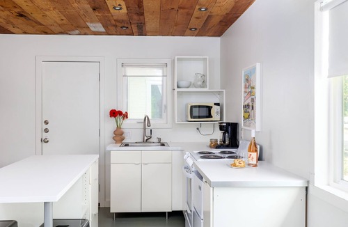 Hyde Park Apartment | Downtown, Bright - Pastel Casita