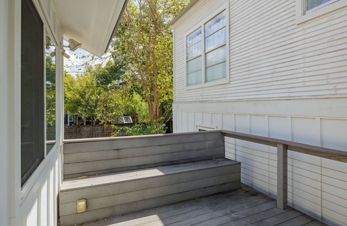 Hyde Park Apartment | Downtown, Bright - Pastel Casita