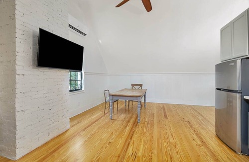 Brunswick House | Downtown Brunswick. 3rd Floor.