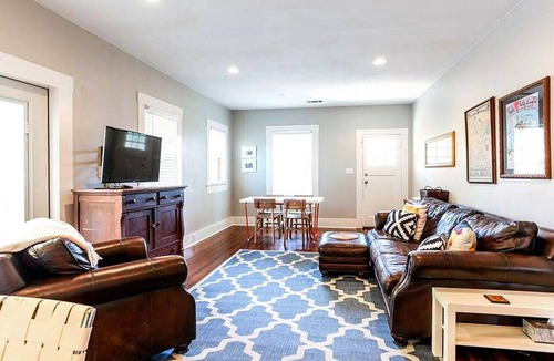 Clarksville House | Downtown Bungalow & Tiny House, Walkable Location!