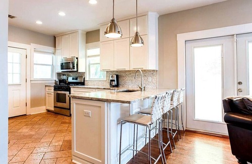 Clarksville House | Downtown Bungalow & Tiny House, Walkable Location!