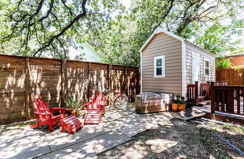 Clarksville House | Downtown Bungalow & Tiny House, Walkable Location!