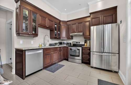 Milton Park House | Downtown Montreal Victorian Retreat | Indoor Parking, Walk Everywhere