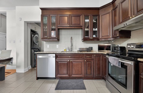 Milton Park House | Downtown Montreal Victorian Retreat | Indoor Parking, Walk Everywhere