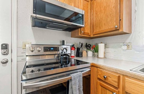 Caldwell House | Downtown Caldwell Home by Fairview Golf Course