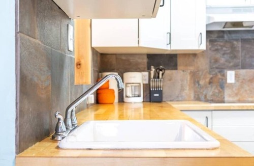 Crescent Heights Apartment | Downtown Calgary! Affordable!