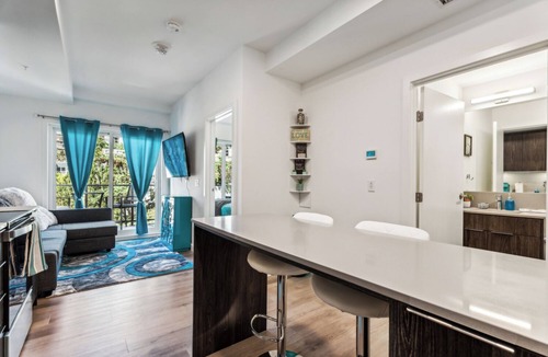 Bridgeland Apartment | Downtown Calgary Oasis