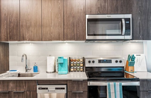 Bridgeland Apartment | Downtown Calgary Oasis