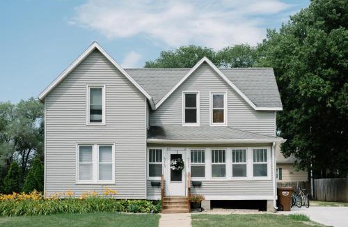 Ames Apartment | Downtown & Campus Wifi W D Netflix 2Br 1Ba