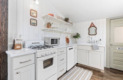 Rapid City Cottage | Downtown Carriage House