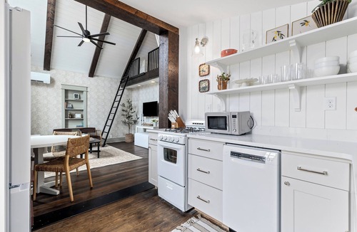 Rapid City Cottage | Downtown Carriage House