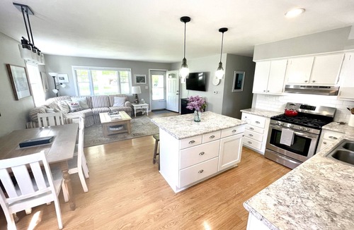Charlevoix House | DOWNTOWN Charlevoix! July 26,Aug 8, 9-16 OPEN!-FANTASTIC location & ratings!