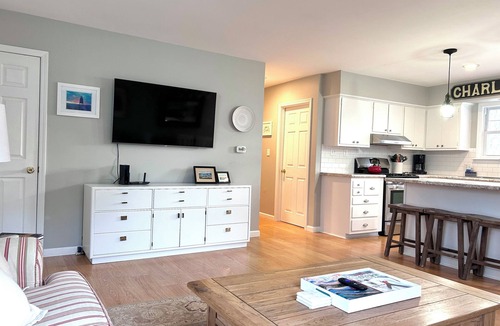 Charlevoix House | DOWNTOWN Charlevoix! July 26,Aug 8, 9-16 OPEN!-FANTASTIC location & ratings!