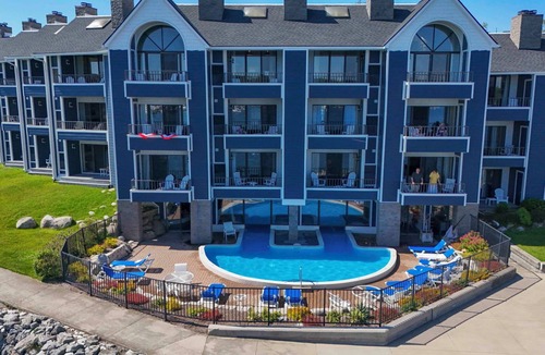 Charlevoix Condo | Downtown Charlevoix | Pool, Hot Tub, Sauna | Sleeps 4