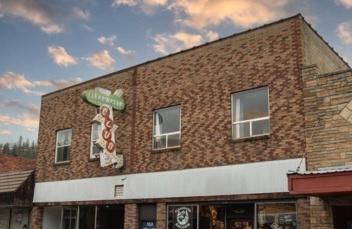 Ahsahka Apartment | Downtown Charm: Cozy Retreat