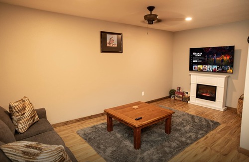 Ahsahka Apartment | Downtown Charm: Cozy Retreat