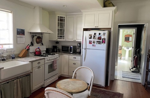 Historic District House | Downtown Charm. Walk to Everything. Pet Welcome!