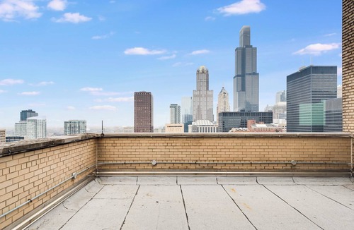 The Loop Apartment | Downtown Chicago Stay with Free In & Out Parking 3