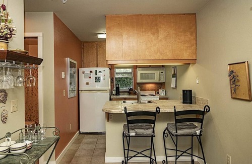 Hood River House | Downtown Condo. 2 sept living areas. Free parking