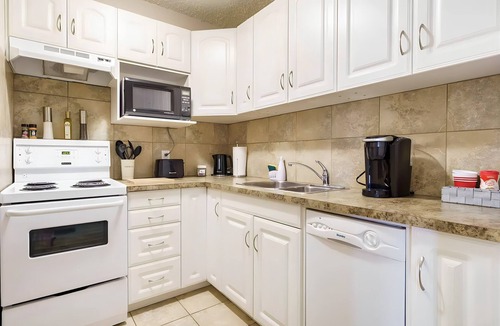 Beltline Condo | Downtown Condo Near Stampede and BMO with Parking
