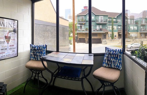 Beltline Condo | Downtown Condo Near Stampede and BMO with Parking